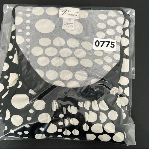 Venezia by Lane Bryant Stretchy Blouse Ornate Neckline V-Neck | Women Size 18/20 - Picture 8 of 8